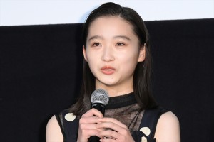 映画『空白』初日舞台あいさつに登場した伊東蒼