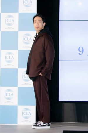 コンタクトレンズ協会記者発表会に登場したひょっこりはん