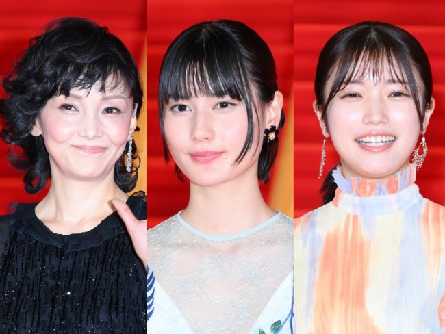 「第34回東京国際映画祭」レッドカーペットに出席した（左から）南果歩、橋本愛、美山加恋