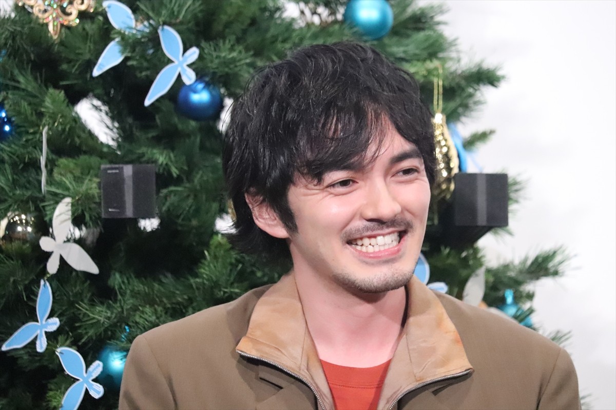 林遣都、小松菜奈との写真撮影に嘆き？「自分が素人みたいに見える」