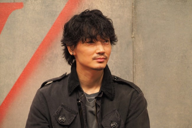 綾野剛 千葉雄大は 俺のアイドル 福士蒼汰には かわいい一面 明かされ照れ笑い 21年10月11日 写真 クランクイン