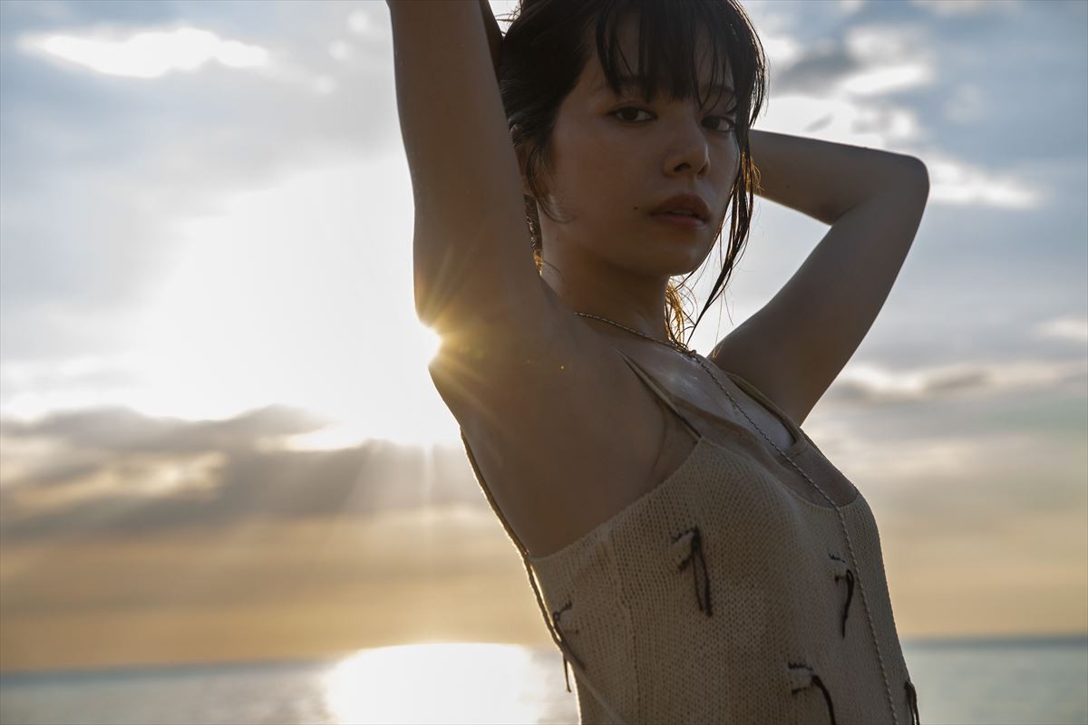 桜井ユキ、デビュー10周年で初の写真集発売　ナチュラルな美しさ＆艶っぽさたっぷり