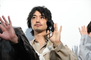 斎藤工、映画『愛のまなざしを』公開記念舞台あいさつに登場