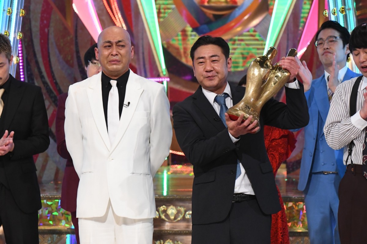 『M-1グランプリ2021』優勝は錦鯉　喜びの涙あふれ「諦めないでやってきて良かった」
