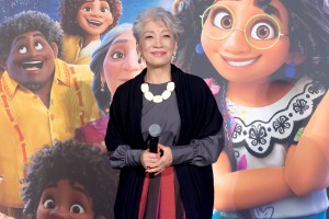 映画『ミラベルと魔法だらけの家』公開記念舞台あいさつに登場した中尾ミエ