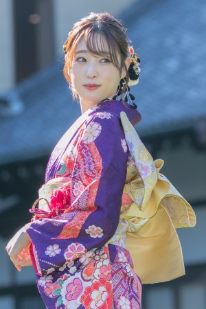 2022年オスカープロモーション新春晴れ着撮影会に登場した高橋ひかる