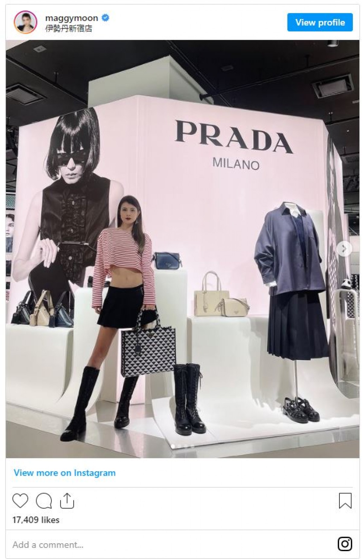 マギー、ショート丈トップスほか全身PRADAコーデに反響「カッコいい」