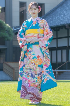 2022年オスカープロモーション新春晴れ着撮影会に登場した尾碕真花