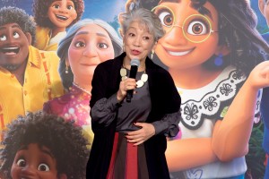 映画『ミラベルと魔法だらけの家』公開記念舞台あいさつに登場した中尾ミエ