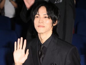 松坂桃李、映画『孤狼の血LEVEL2』公開記念あいさつに出席