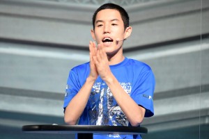 「KCグランドトーナメント2021」本戦決勝ステージに登場した都築拓紀（四千頭身）