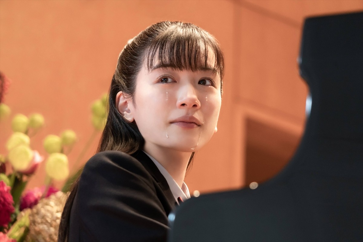 “理想の父娘”永野芽郁＆田中圭、“魔性の女”石原さとみ―『そして、バトンは渡された』場面写真解禁