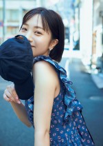 【写真】元乃木坂46・能條愛未、愛らしい笑顔＆ショーパンにも注目　”下町デート”風グラビア