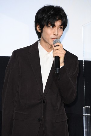 映画『空白』初日舞台あいさつに登場した松坂桃李