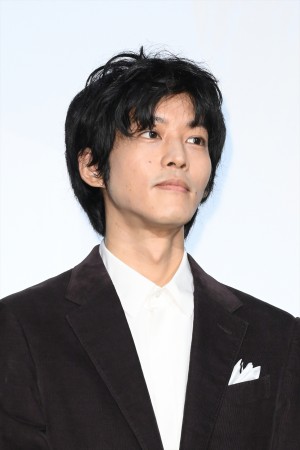 映画『空白』初日舞台あいさつに登場した松坂桃李