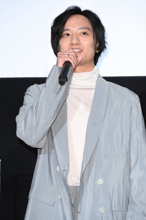 映画『空白』初日舞台あいさつに登場した藤原季節