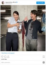 血のりべったりだけどにこやか！ 水野美紀＆小池徹平　※「小池徹平」インスタグラム