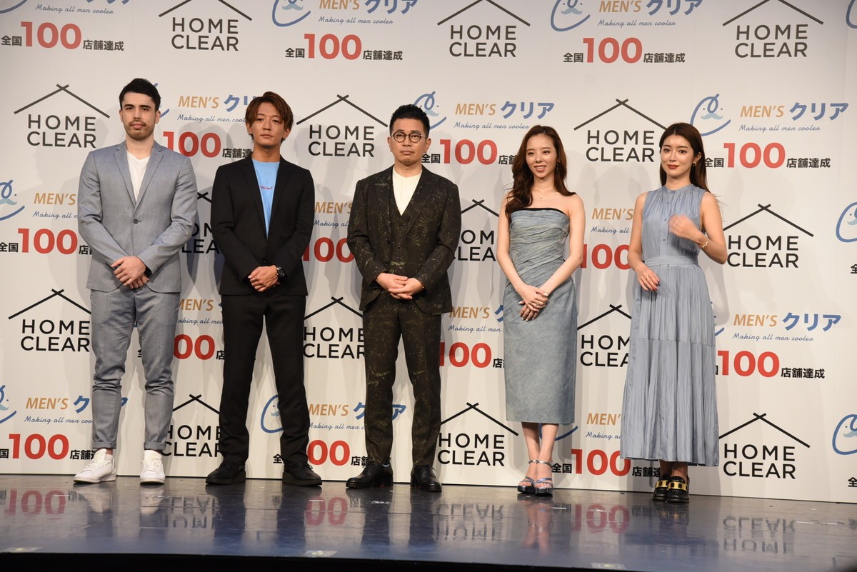 宮迫博之、コンビ解散は「お互いに前向きに」　2年ぶり大量報道陣に困惑