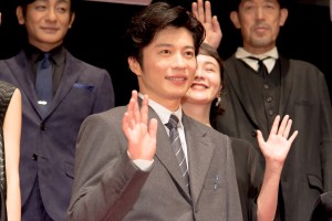 映画『総理の夫』完成披露試写イベントに登場した田中圭