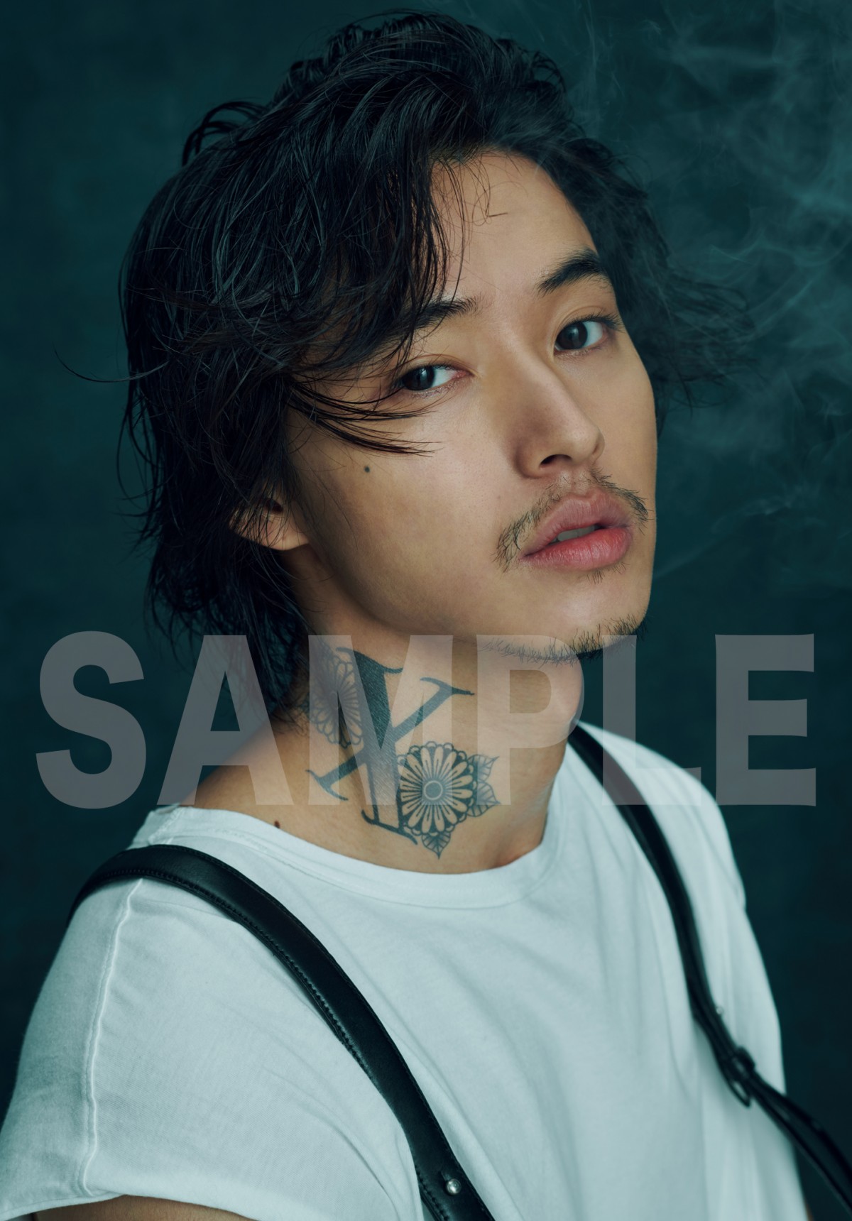 山崎賢人、自身プロデュースのカレンダー発売　表紙・特典カット＆メイキング映像でワイルドな姿も