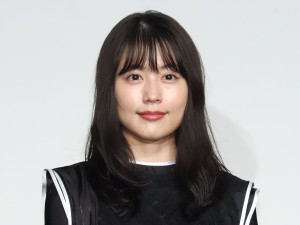 映画『人と仕事』完成報告会に登場した有村架純