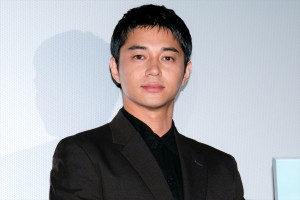 東出昌大、映画『草の響き』公開記念舞台あいさつに登場