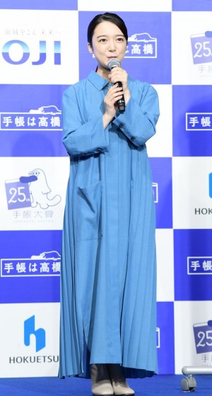 高橋書店「第25回 手帳大賞 発表表彰式」に登壇した上白石萌音