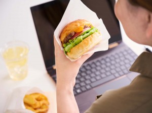 ハンバーガーショップ「Cheeseness Burger ToGo」オープン！