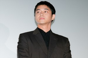 東出昌大、映画『草の響き』公開記念舞台あいさつに登場
