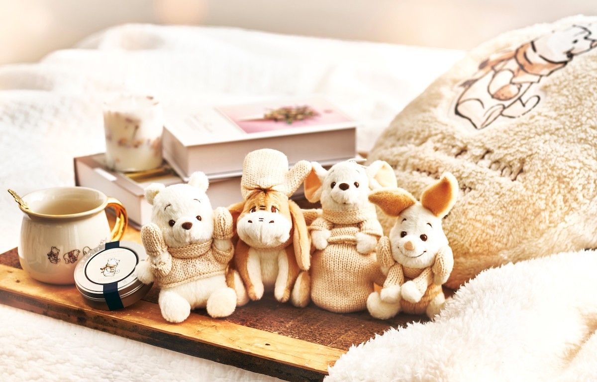 プーさんが“ロイヤルミルクティー”色に! ふわふわの素材感が冬らしい新グッズ登場