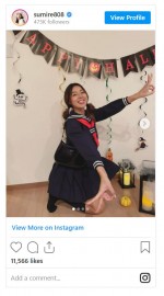 すみれ、セーラー服姿を公開　※「すみれ」インスタグラム