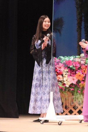 陶山恵実里、映画『フラ・フラダンス』完成披露試写会に登場