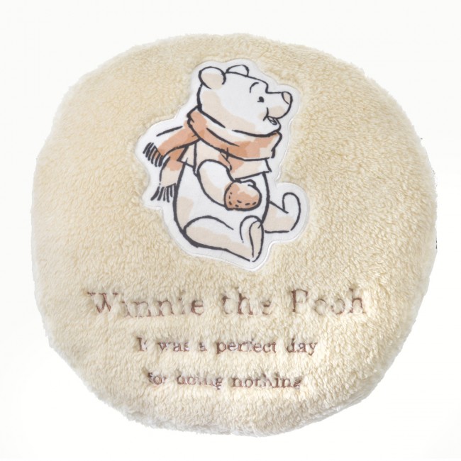 プーさんが ロイヤルミルクティー 色に ふわふわの素材感が冬らしい新グッズ登場 21年11月29日 写真 アイテム クランクイン トレンド