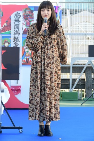 川口春奈、映画『聖地X』韓国式・大ヒット祈願イベントに登場