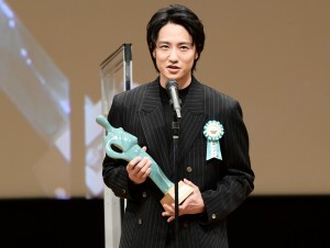 「第13回TAMA映画賞授賞式」に出席した藤原季節