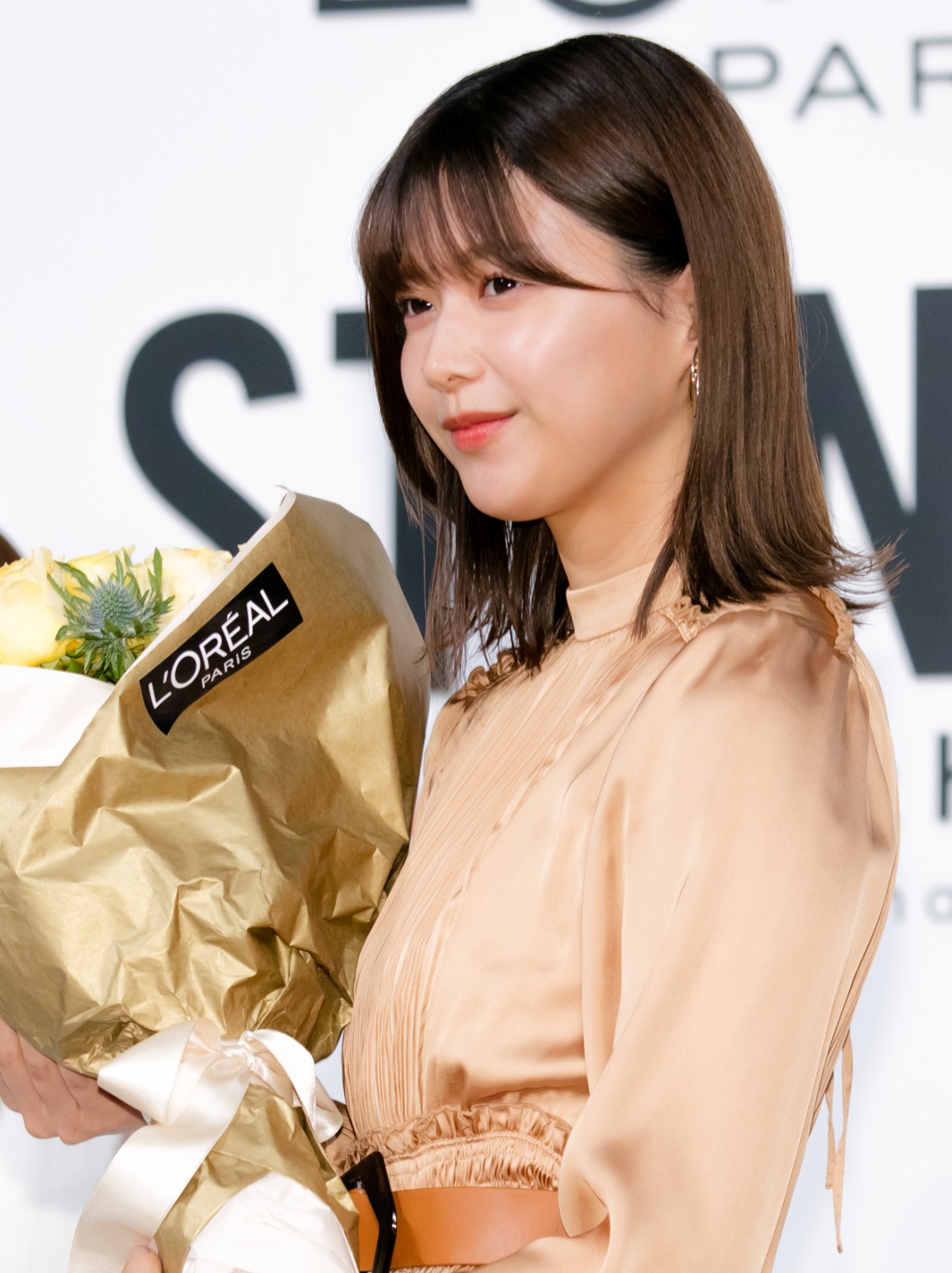 櫻坂46・渡邉理佐「芯のある強い女性になれるように」『WOMEN of WORTH Award』受賞に笑顔