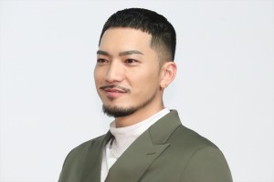 SWAY、映画『私はいったい、何と闘っているのか』公開記念舞台あいさつに登場