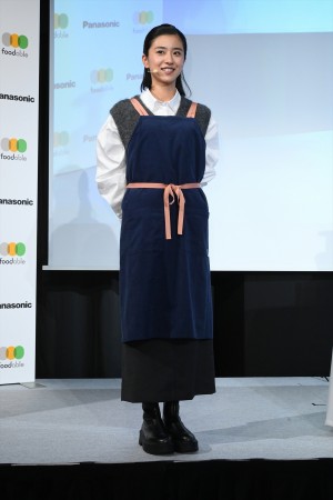 黒島結菜、家電と食のサブスク「foodable」サービス発表会に登場