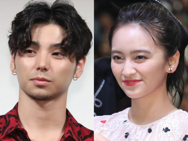 『カムカムエヴリバディ』に出演中の(左から)村上虹郎と岡田結実