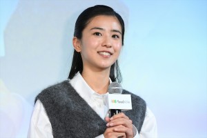 黒島結菜、家電と食のサブスク「foodable」サービス発表会に登場