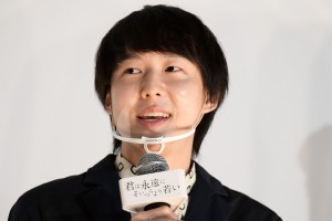 映画『君は永遠にそいつらより若い』特別先行上映会舞台あいさつに登場した小日向星一