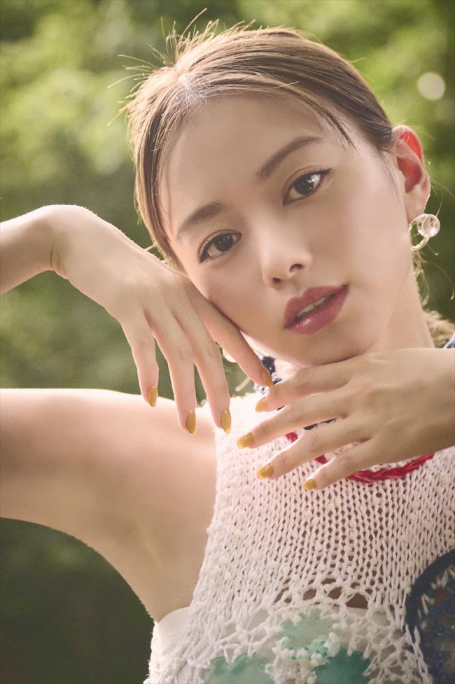 写真）山本舞香、約6年ぶりのカレンダー発売決定！ “素の日常”や“エモ