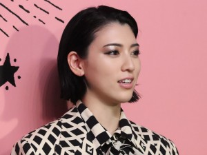 「Gucci Garden Archetypes」展 フォトコールに登場した三吉彩花