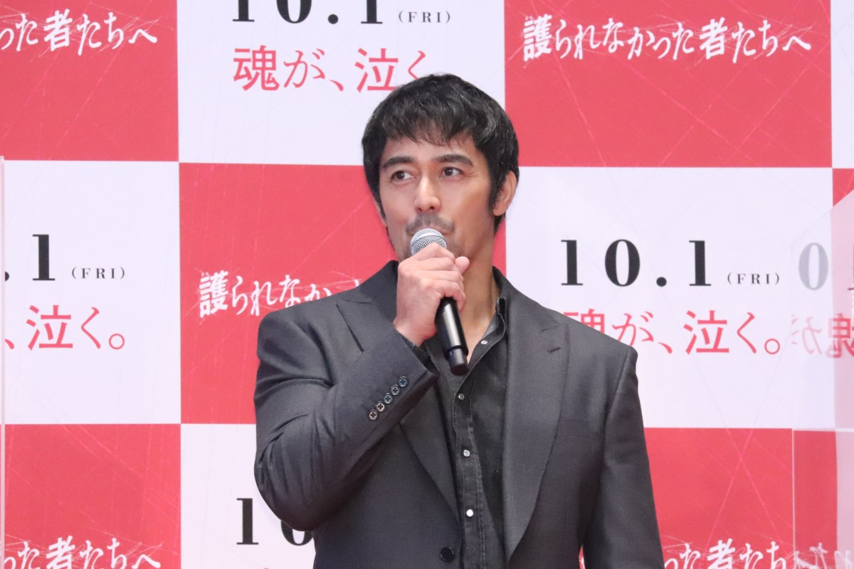 佐藤健、阿部寛のタフさに驚き「めちゃくちゃ走ったのにピンとしていた」