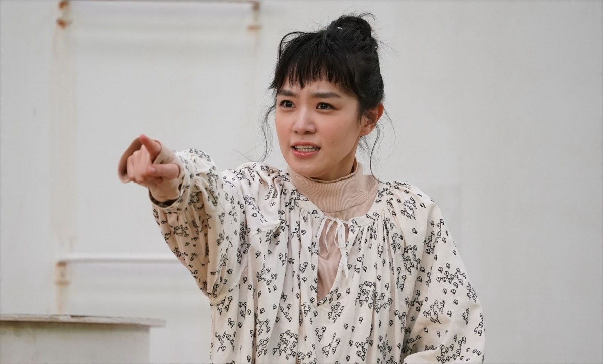 『あなたの番です 劇場版』“菜奈”原田知世＆“翔太”田中圭のラブラブ新郎新婦姿も　場面写真一挙解禁