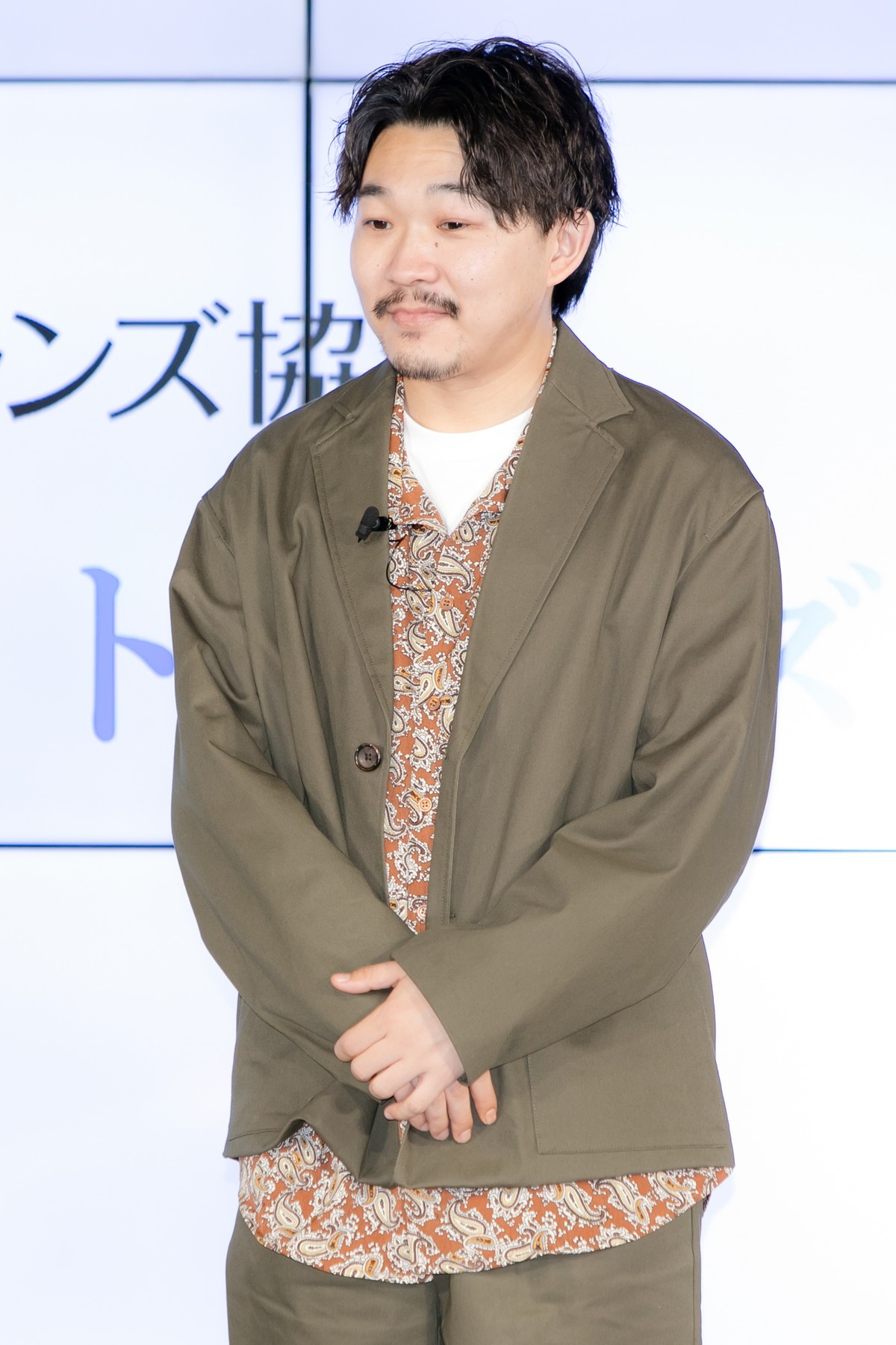 オズワルド伊藤、初の“脱メガネ”姿を披露「妹よぎります」