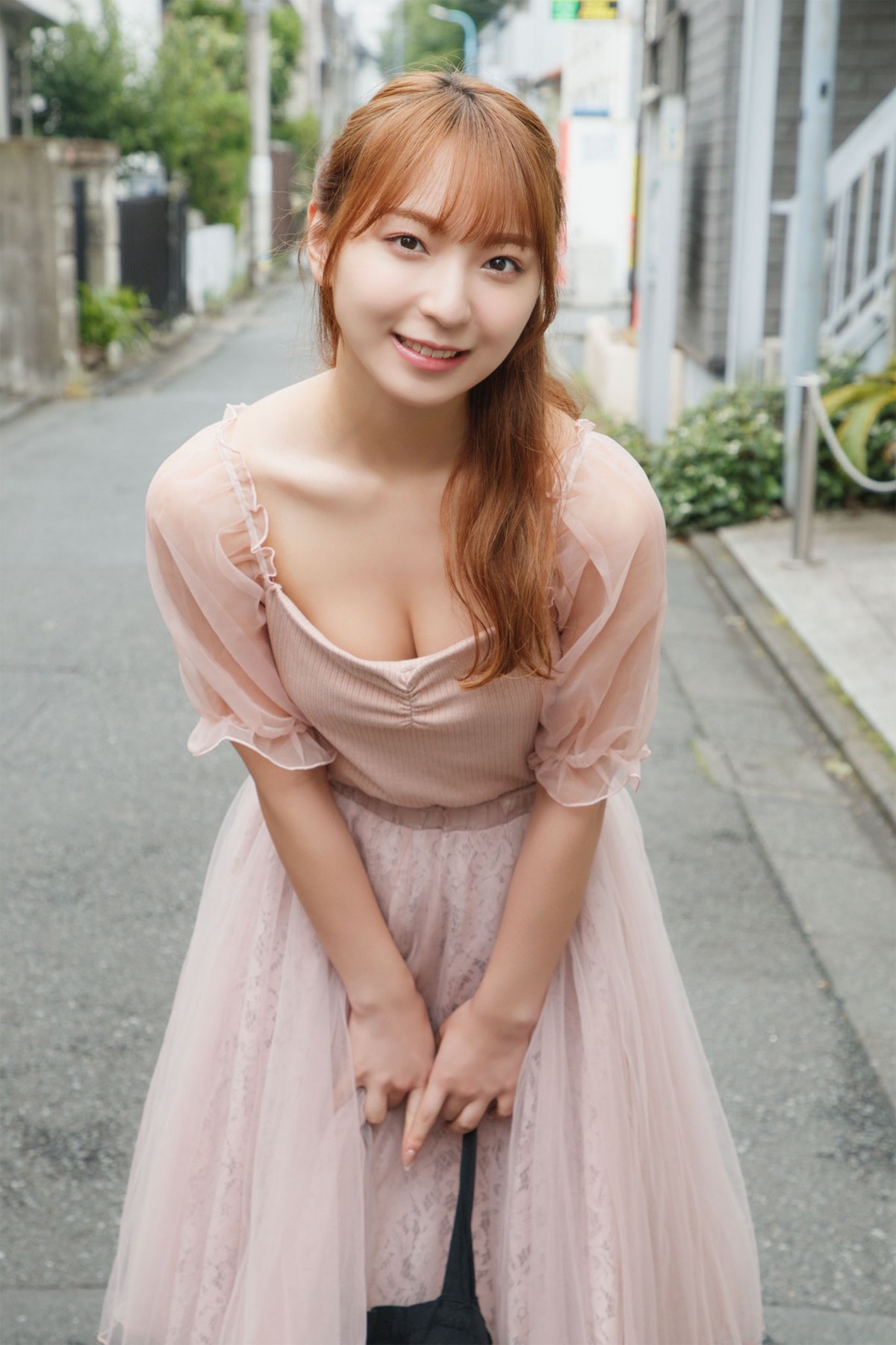“転校少女*”塩川莉世　圧倒的彼女感　“大人な色気”引き出すデジタル写真集