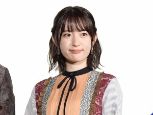 映画『アイの歌声を聴かせて』公開初日舞台あいさつに登場した小松未可子