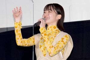 映画『ひらいて』公開記念舞台あいさつに登壇した山田杏奈