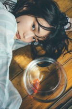 中屋柚香、週刊誌「FLASH」10月19日発売号より
